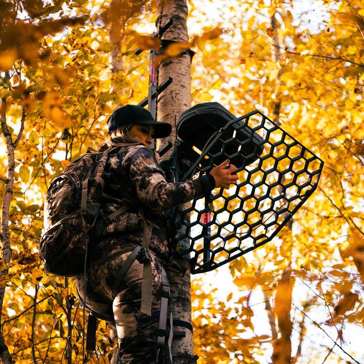 BIG FOOT™ LITE FOOT™ HANG-ON - Young Wild Hunters