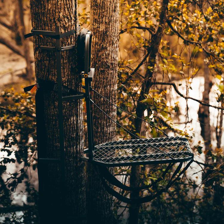 BIG FOOT™ TRAVELER™ HANG-ON - Young Wild Hunters