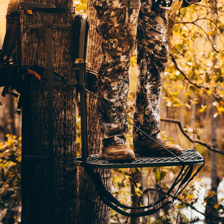 BIG FOOT™ TRAVELER™ HANG-ON - Young Wild Hunters