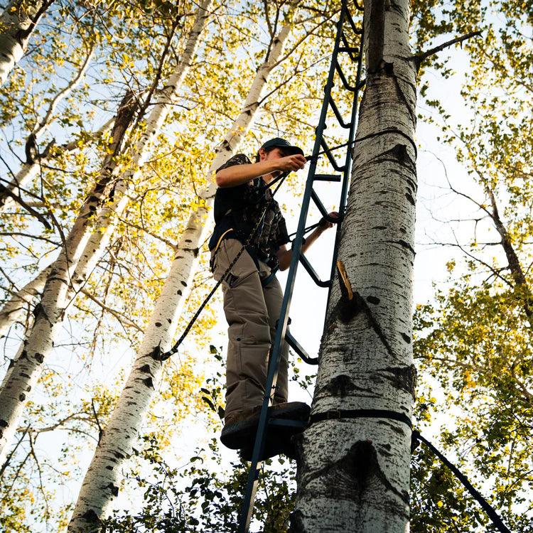 TREE LADDER WITH SAFETY ROPE - Young Wild Hunters