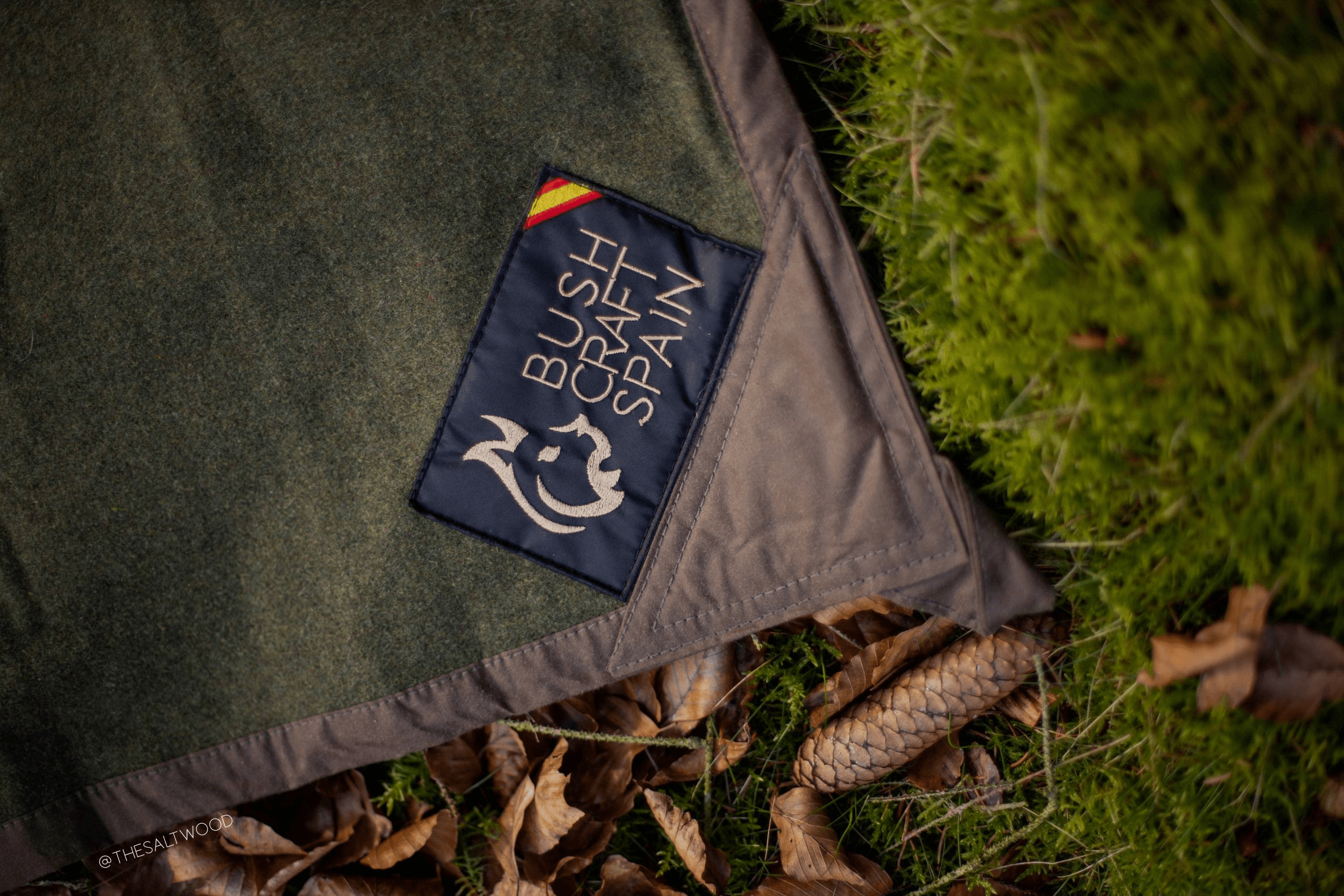 Paño De Lana y Hule Verde - Young Wild Hunters