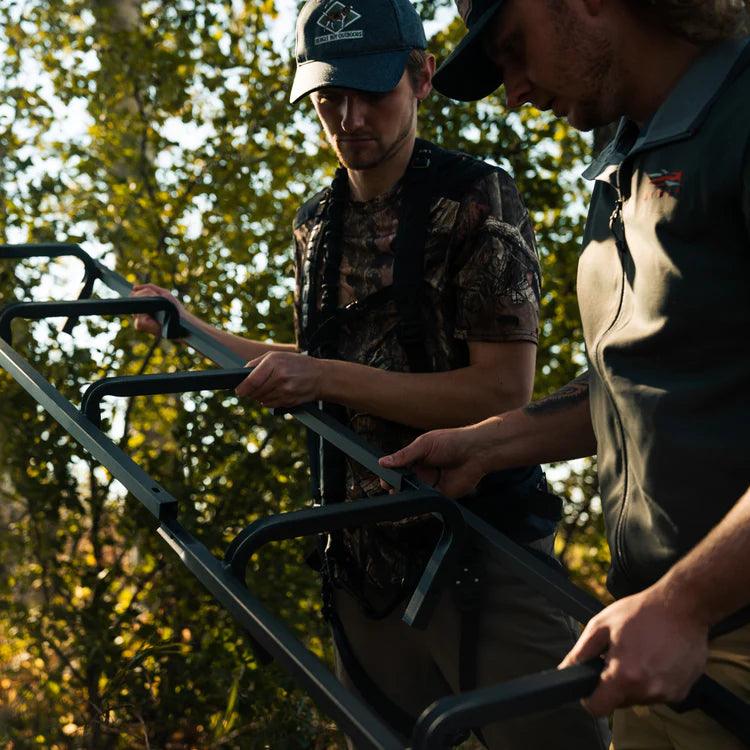 TREE LADDER WITH SAFETY ROPE - Young Wild Hunters