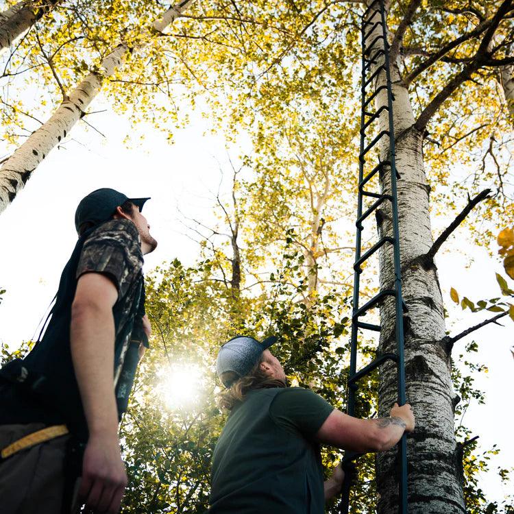 TREE LADDER WITH SAFETY ROPE - Young Wild Hunters